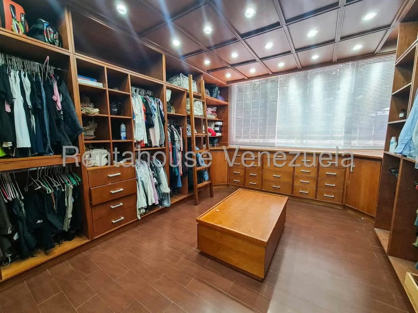 Casa (Multipes Niveles) en Venta en Cumbres de Curumo, Distrito Metropolitano - 35