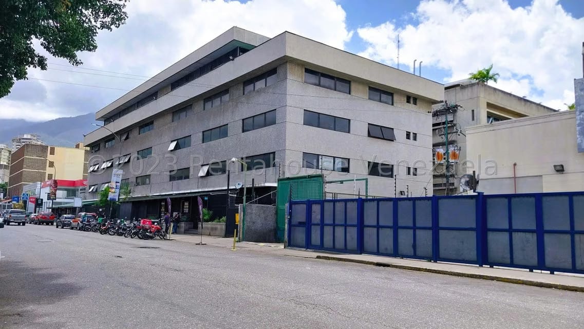 Comercial (Oficina) en Alquiler en Los Cortijos de Lourdes, Distrito Metropolitano - 2