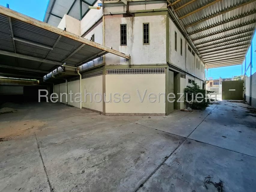 Comercial (Local Comercial) en Venta en La Romana, Aragua - 93