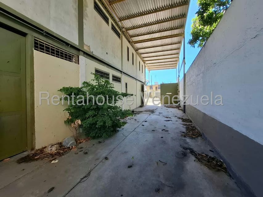 Comercial (Local Comercial) en Venta en La Romana, Aragua - 95