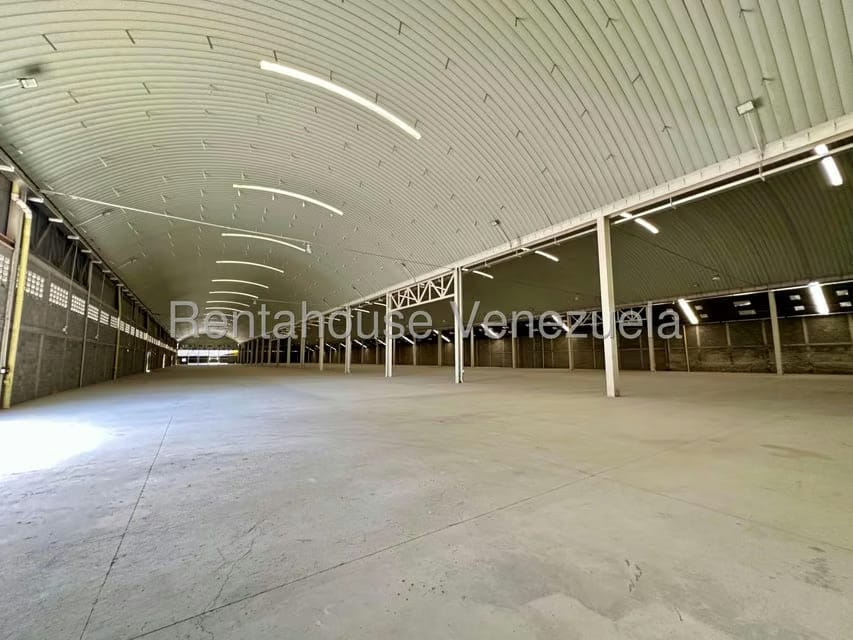 Comercial (Galpon - Deposito) en Venta en Zona Industrial 2, Lara - 2