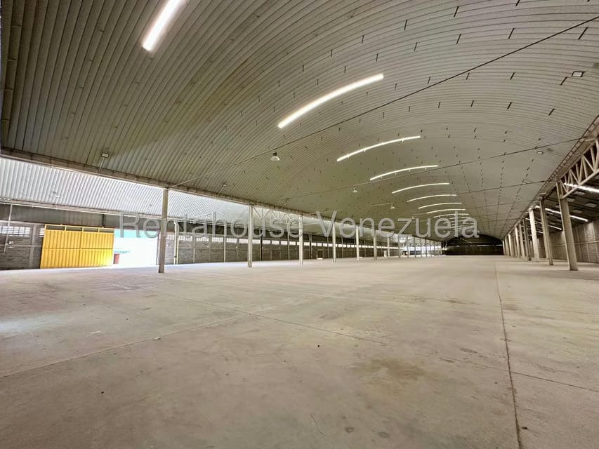 Comercial (Galpon - Deposito) en Venta en Zona Industrial 2, Lara - 12