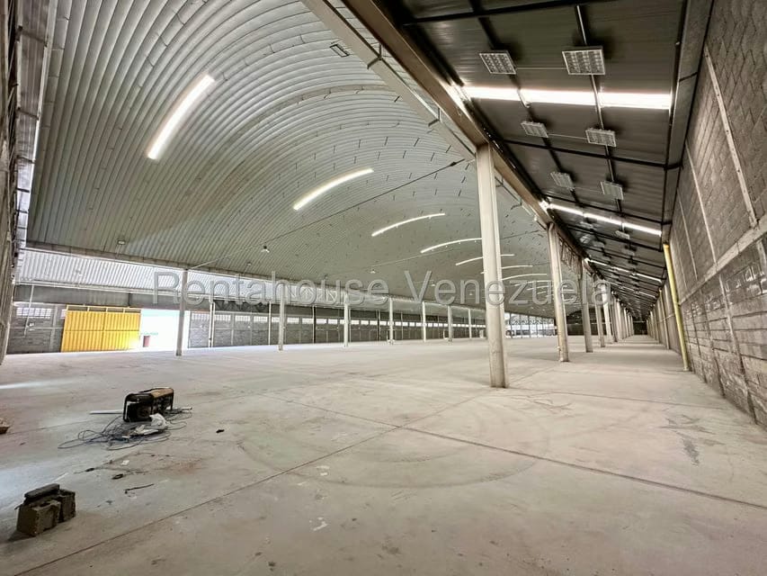 Comercial (Galpon - Deposito) en Venta en Zona Industrial 2, Lara - 13