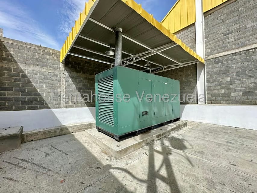 Comercial (Galpon - Deposito) en Venta en Zona Industrial 2, Lara - 22