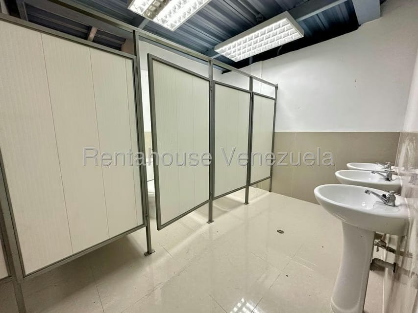 Comercial (Galpon - Deposito) en Venta en Zona Industrial 2, Lara - 23