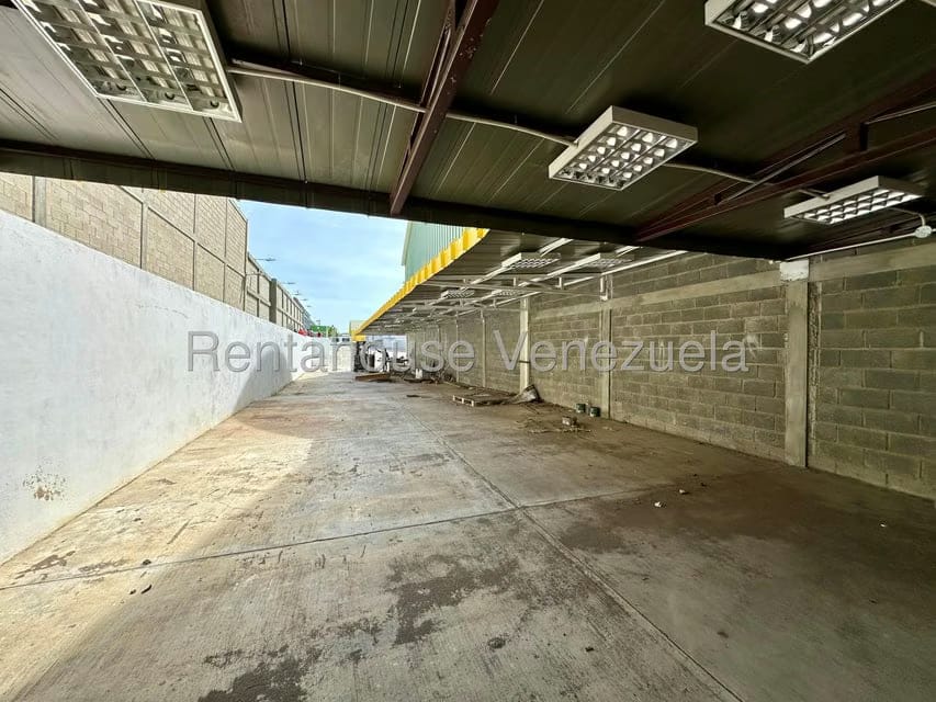Comercial (Galpon - Deposito) en Venta en Zona Industrial 2, Lara - 28