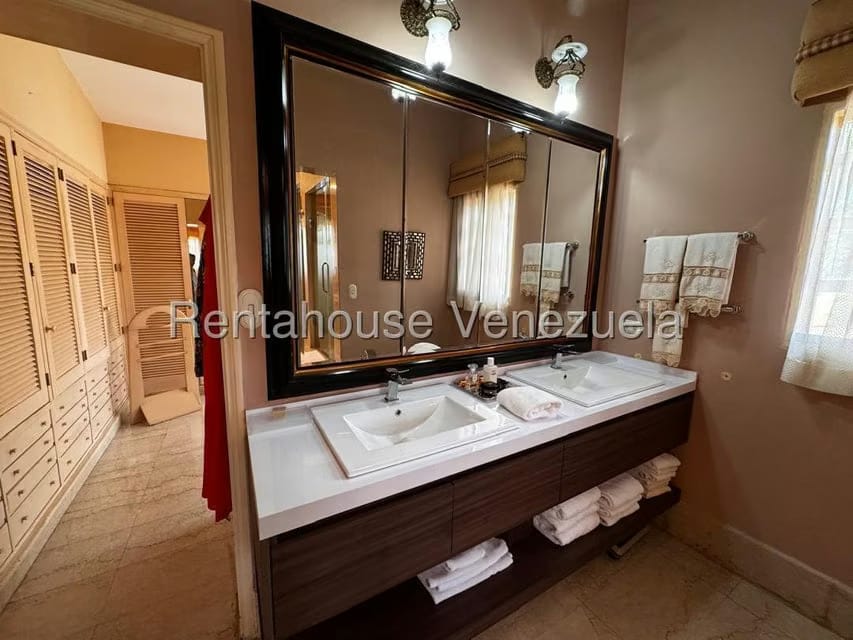 Casa (Multipes Niveles) en Venta en La Lagunita Country Club, Distrito Metropolitano - 17