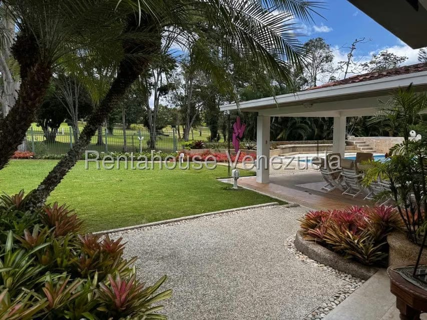 Casa (Multipes Niveles) en Venta en La Lagunita Country Club, Distrito Metropolitano - 3