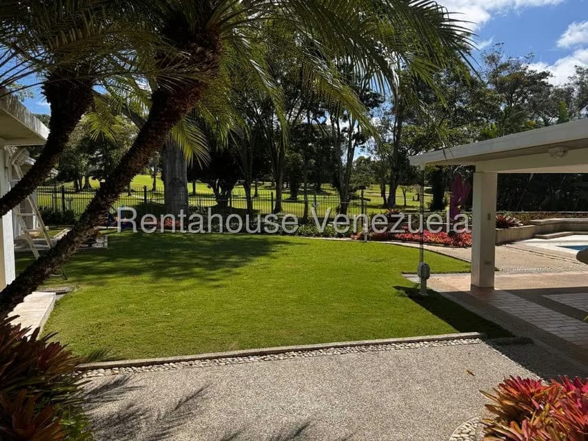 Casa (Multipes Niveles) en Venta en La Lagunita Country Club, Distrito Metropolitano - 5