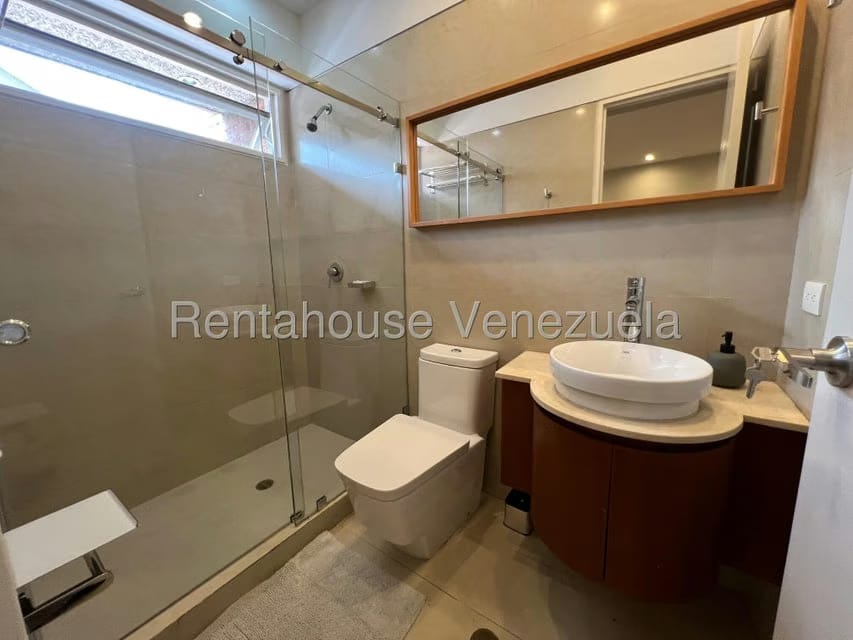 Apartamento (1 Nivel) en Alquiler en Campo Alegre, Distrito Metropolitano - 17