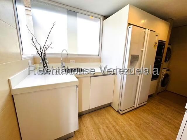 Apartamento (1 Nivel) en Alquiler en Campo Alegre, Distrito Metropolitano - 4