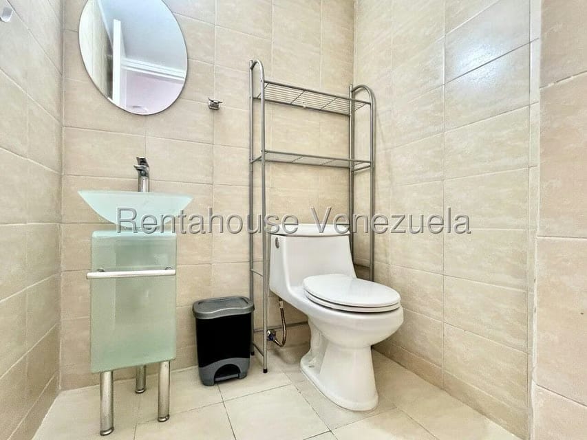 Apartamento (1 Nivel) en Alquiler en El Cigarral, Distrito Metropolitano - 12
