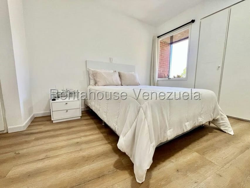 Apartamento (1 Nivel) en Alquiler en El Cigarral, Distrito Metropolitano - 13