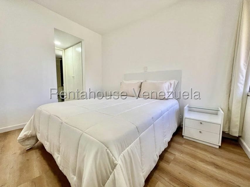 Apartamento (1 Nivel) en Alquiler en El Cigarral, Distrito Metropolitano - 14