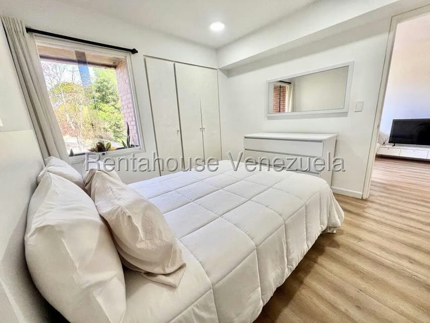 Apartamento (1 Nivel) en Alquiler en El Cigarral, Distrito Metropolitano - 15