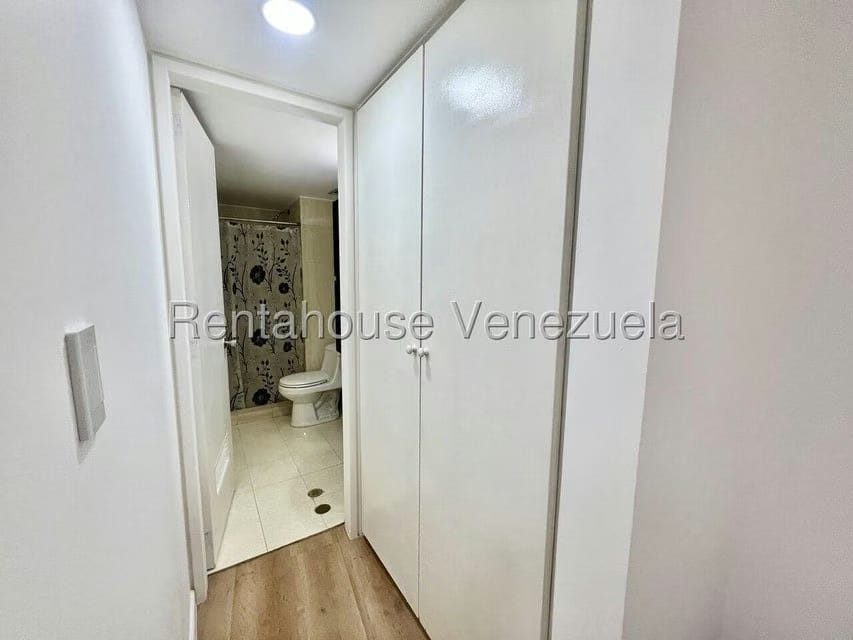 Apartamento (1 Nivel) en Alquiler en El Cigarral, Distrito Metropolitano - 16