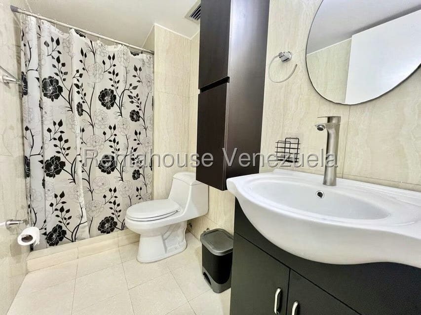 Apartamento (1 Nivel) en Alquiler en El Cigarral, Distrito Metropolitano - 17