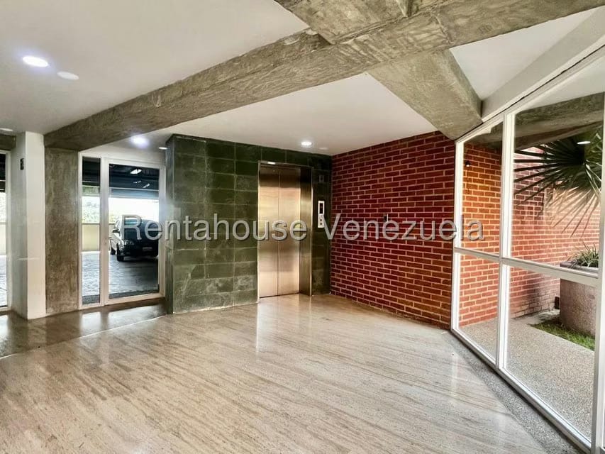Apartamento (1 Nivel) en Alquiler en El Cigarral, Distrito Metropolitano - 4