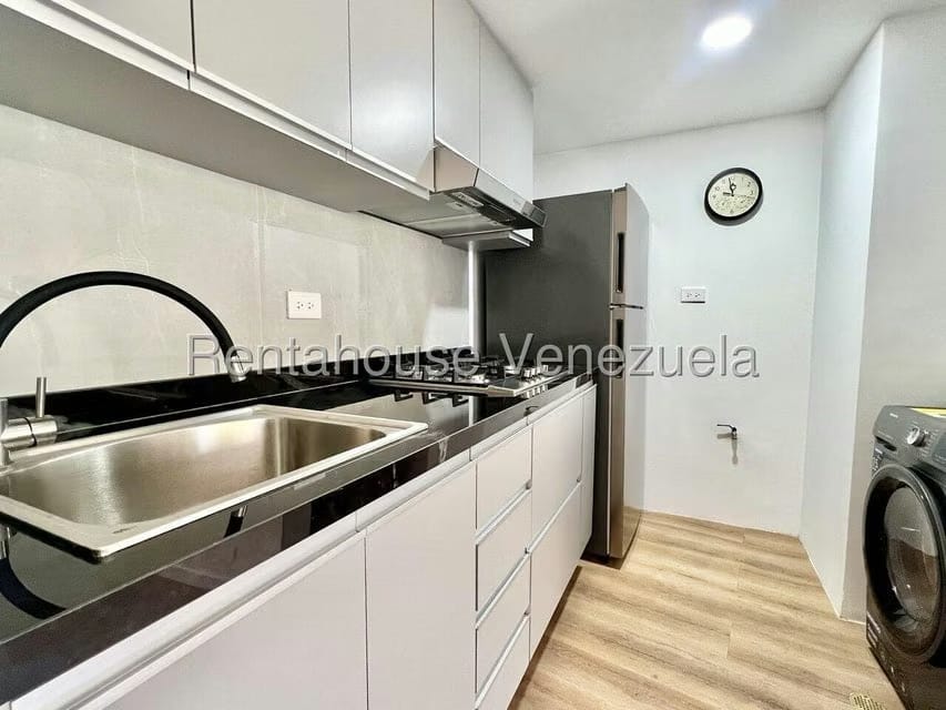 Apartamento (1 Nivel) en Alquiler en El Cigarral, Distrito Metropolitano - 8