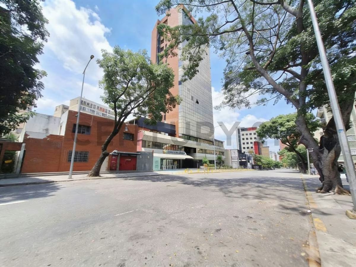 Impulsa tu negocio en el corazón de El Recreo Local de 3 Niveles - 30