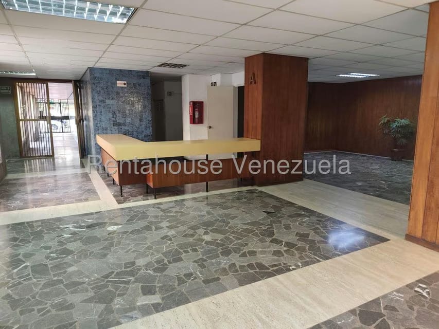Apartamento (1 Nivel) en Alquiler en Los Palos Grandes, Distrito Metropolitano - 2