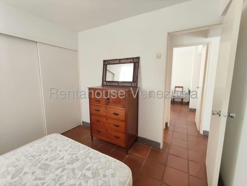Apartamento (1 Nivel) en Alquiler en Los Palos Grandes, Distrito Metropolitano - 13