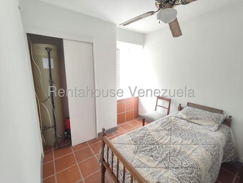 Apartamento (1 Nivel) en Alquiler en Los Palos Grandes, Distrito Metropolitano - 14