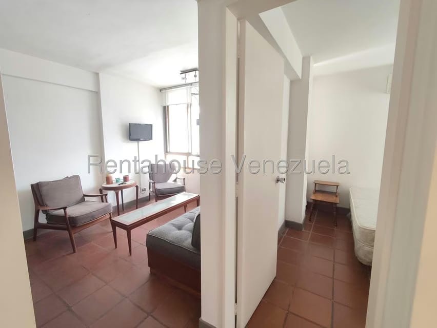 Apartamento (1 Nivel) en Alquiler en Los Palos Grandes, Distrito Metropolitano - 15