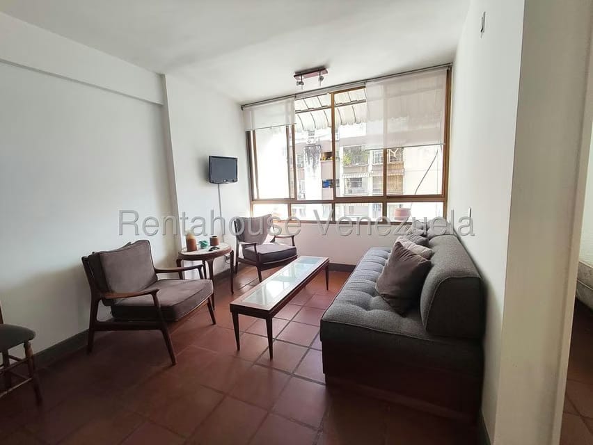 Apartamento (1 Nivel) en Alquiler en Los Palos Grandes, Distrito Metropolitano - 18