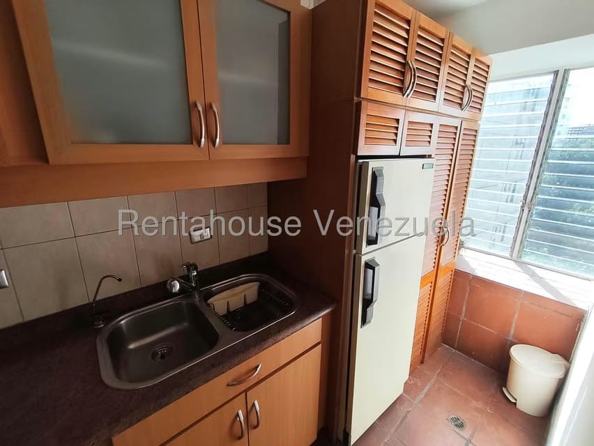 Apartamento (1 Nivel) en Alquiler en Los Palos Grandes, Distrito Metropolitano - 19