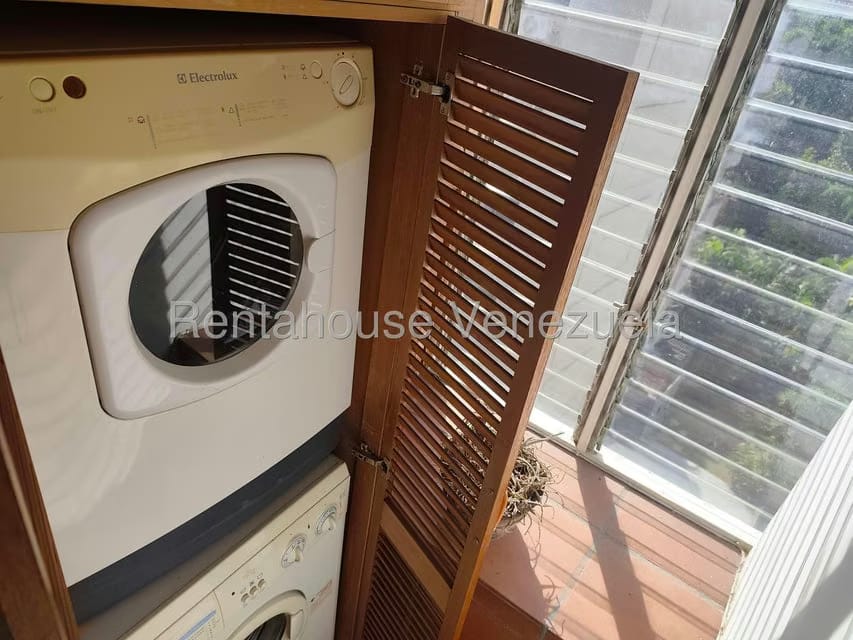 Apartamento (1 Nivel) en Alquiler en Los Palos Grandes, Distrito Metropolitano - 20