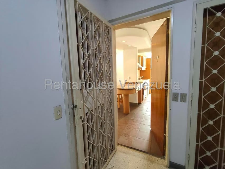 Apartamento (1 Nivel) en Alquiler en Los Palos Grandes, Distrito Metropolitano - 3