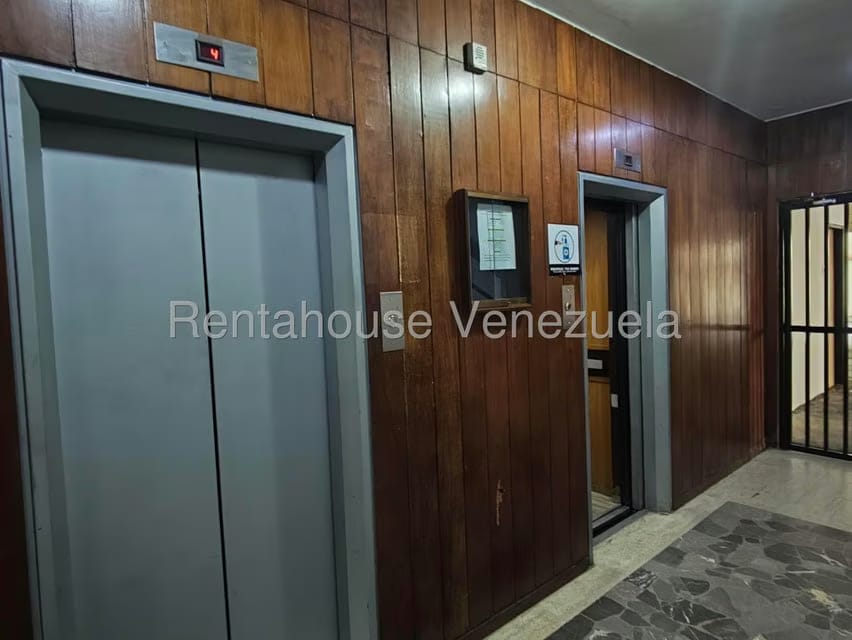 Apartamento (1 Nivel) en Alquiler en Los Palos Grandes, Distrito Metropolitano - 22