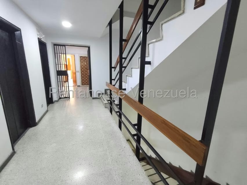 Apartamento (1 Nivel) en Alquiler en Los Palos Grandes, Distrito Metropolitano - 23