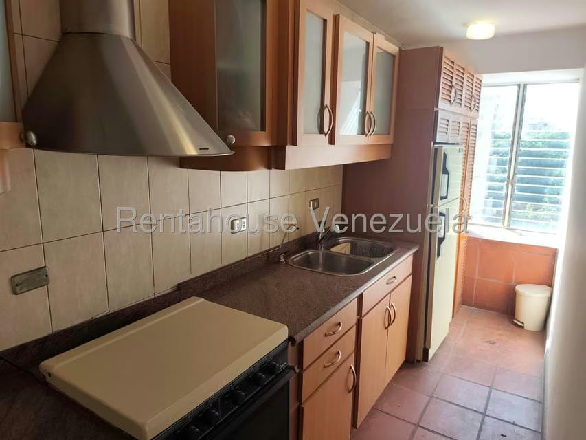 Apartamento (1 Nivel) en Alquiler en Los Palos Grandes, Distrito Metropolitano - 4