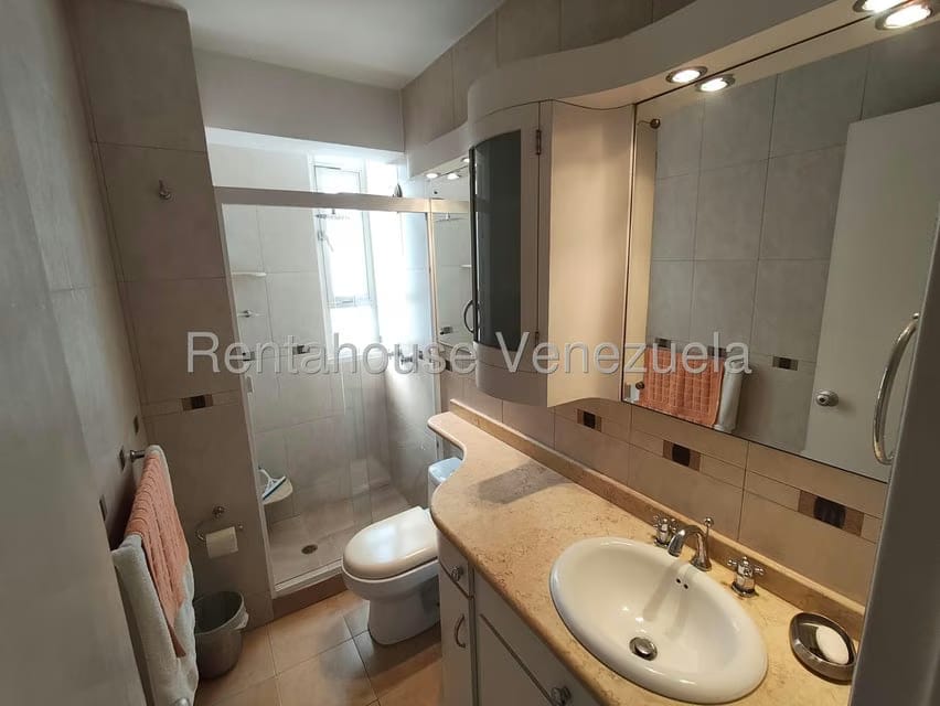 Apartamento (1 Nivel) en Alquiler en Los Palos Grandes, Distrito Metropolitano - 6