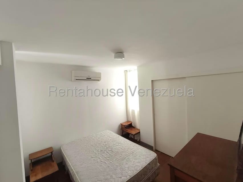 Apartamento (1 Nivel) en Alquiler en Los Palos Grandes, Distrito Metropolitano - 9
