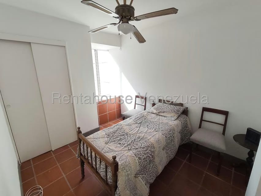 Apartamento (1 Nivel) en Alquiler en Los Palos Grandes, Distrito Metropolitano - 10