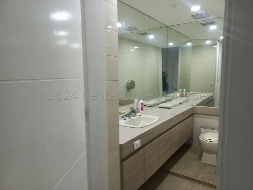 Comercial (Oficina) en Venta en Parroquia La Candelaria, Distrito Metropolitano - 24