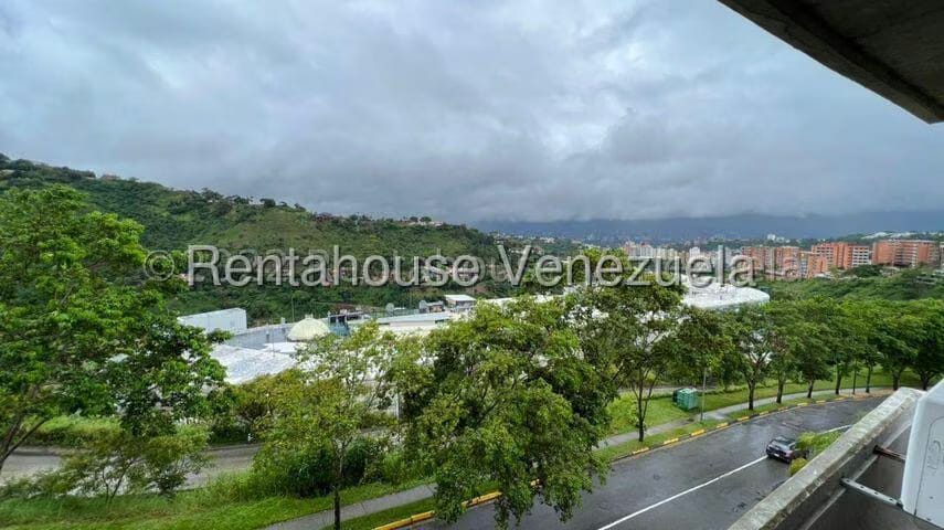 Apartamento (1 Nivel) en Alquiler en Lomas del Sol, Distrito Metropolitano - 2