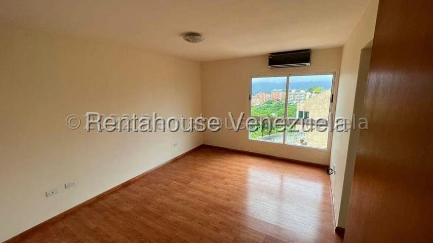 Apartamento (1 Nivel) en Alquiler en Lomas del Sol, Distrito Metropolitano - 14