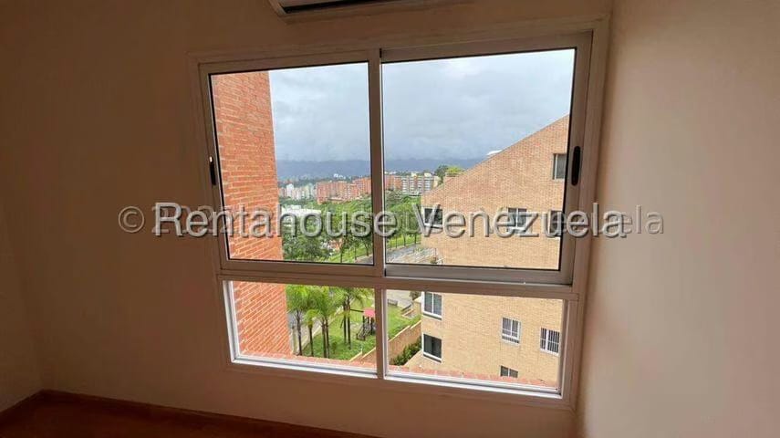 Apartamento (1 Nivel) en Alquiler en Lomas del Sol, Distrito Metropolitano - 15