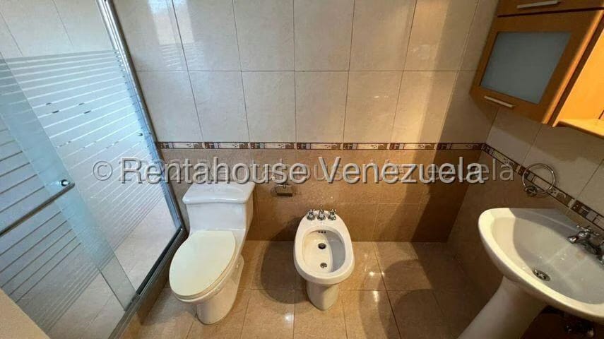 Apartamento (1 Nivel) en Alquiler en Lomas del Sol, Distrito Metropolitano - 16