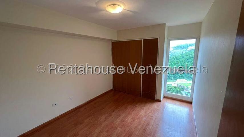 Apartamento (1 Nivel) en Alquiler en Lomas del Sol, Distrito Metropolitano - 20