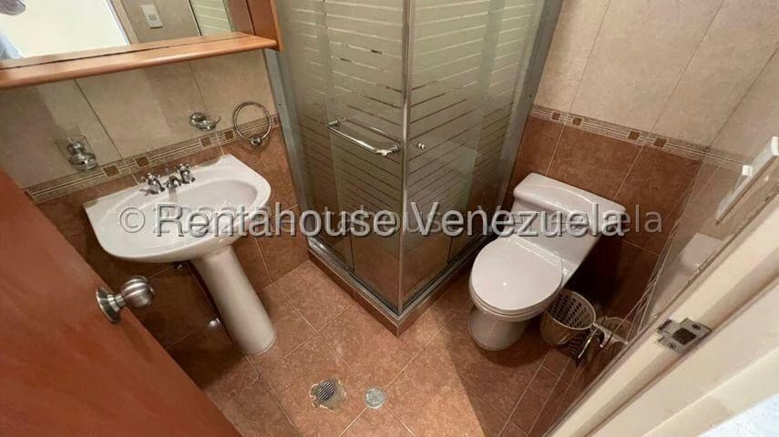 Apartamento (1 Nivel) en Alquiler en Lomas del Sol, Distrito Metropolitano - 21