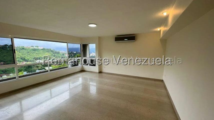 Apartamento (1 Nivel) en Alquiler en Lomas del Sol, Distrito Metropolitano - 5
