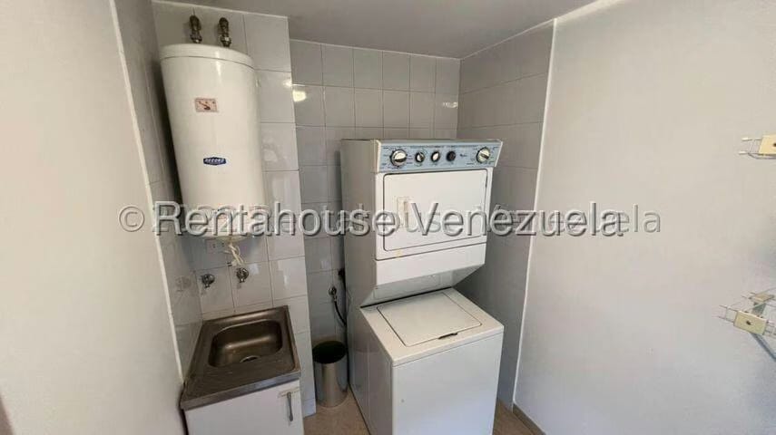 Apartamento (1 Nivel) en Alquiler en Lomas del Sol, Distrito Metropolitano - 10