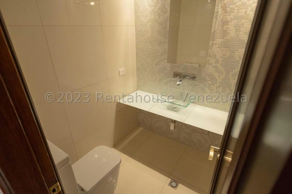 Apartamento (1 Nivel) en Venta en Colinas del Tamanaco, Distrito Metropolitano - 29