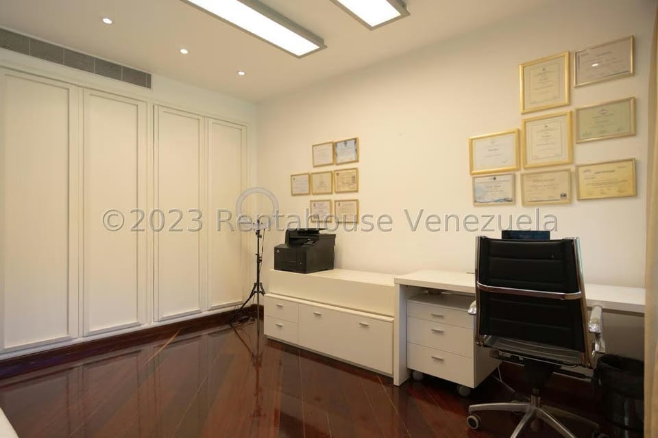 Apartamento (1 Nivel) en Venta en Colinas del Tamanaco, Distrito Metropolitano - 32
