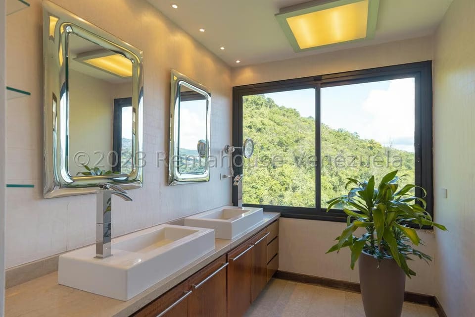 Apartamento (1 Nivel) en Venta en Colinas del Tamanaco, Distrito Metropolitano - 36
